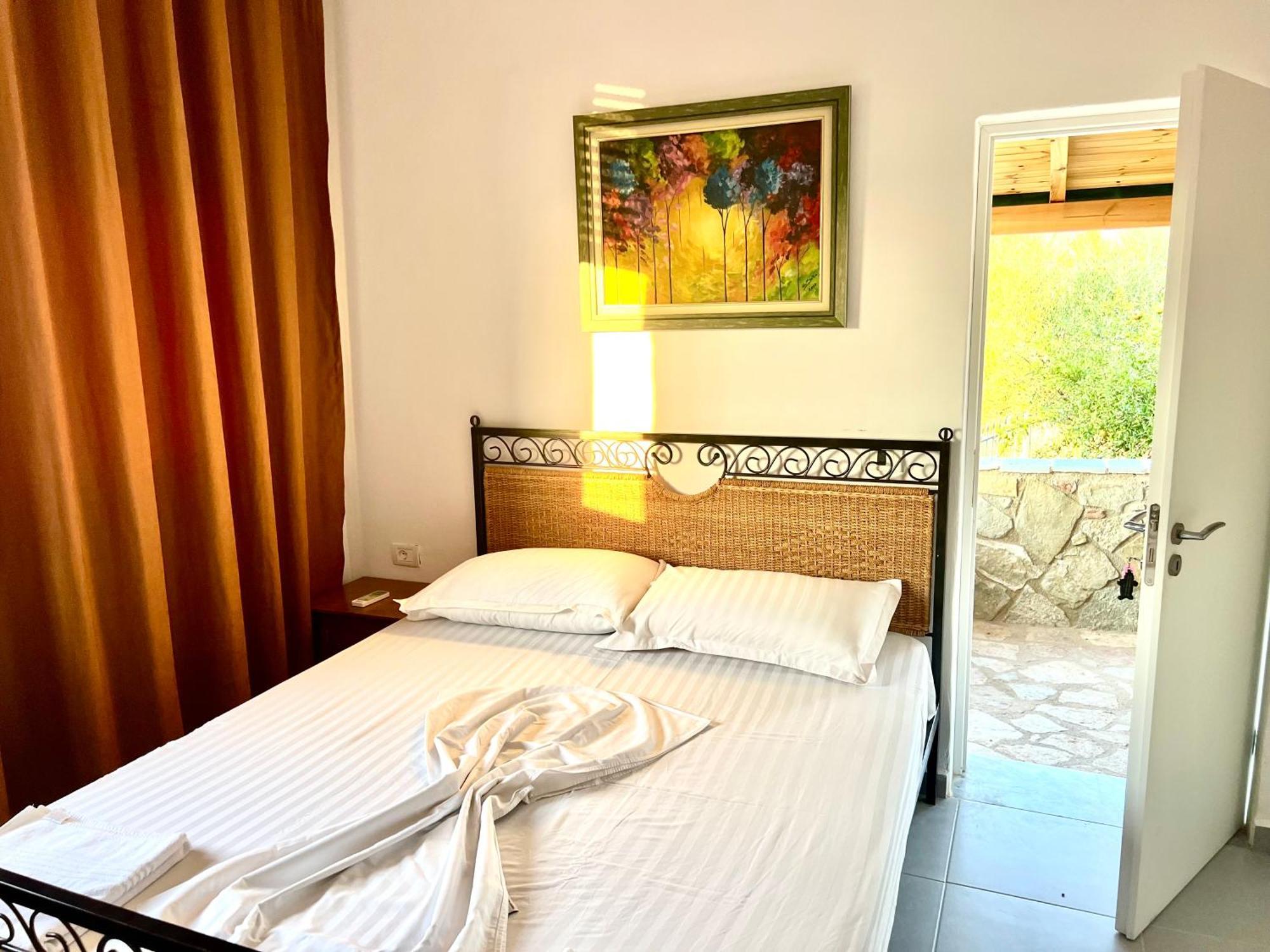 Jardin Miraculeux Hotel Himarë Eksteriør billede
