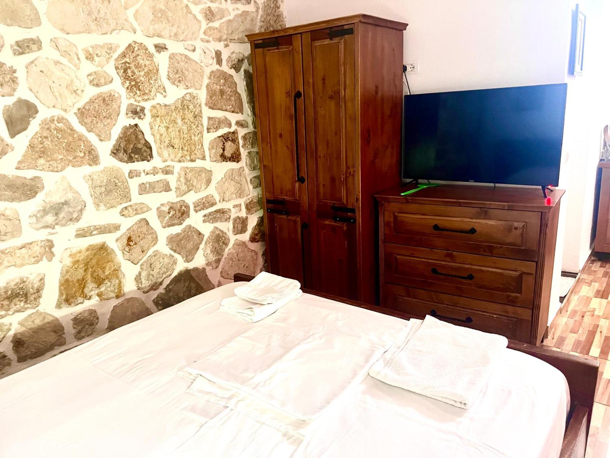Jardin Miraculeux Hotel Himarë Eksteriør billede
